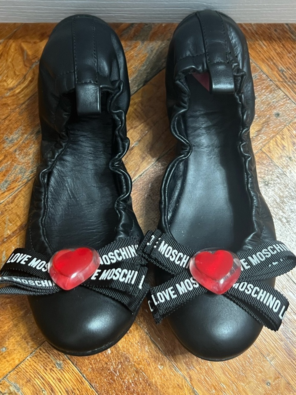 NWT Love Moschino Black Leather Ballet Flats with Red Heart Bow